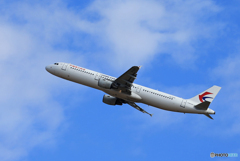 「SKY」中国東方A321-231 B-2290 飛び立ちです