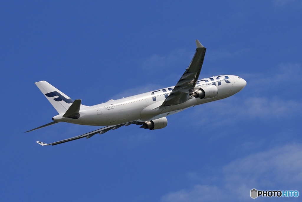 「青い日」 FINNAIR A330-302 OH-LTP 飛行