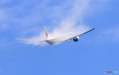 ☀「青い空」が一番 JAL 777 しっぽしか見えない？