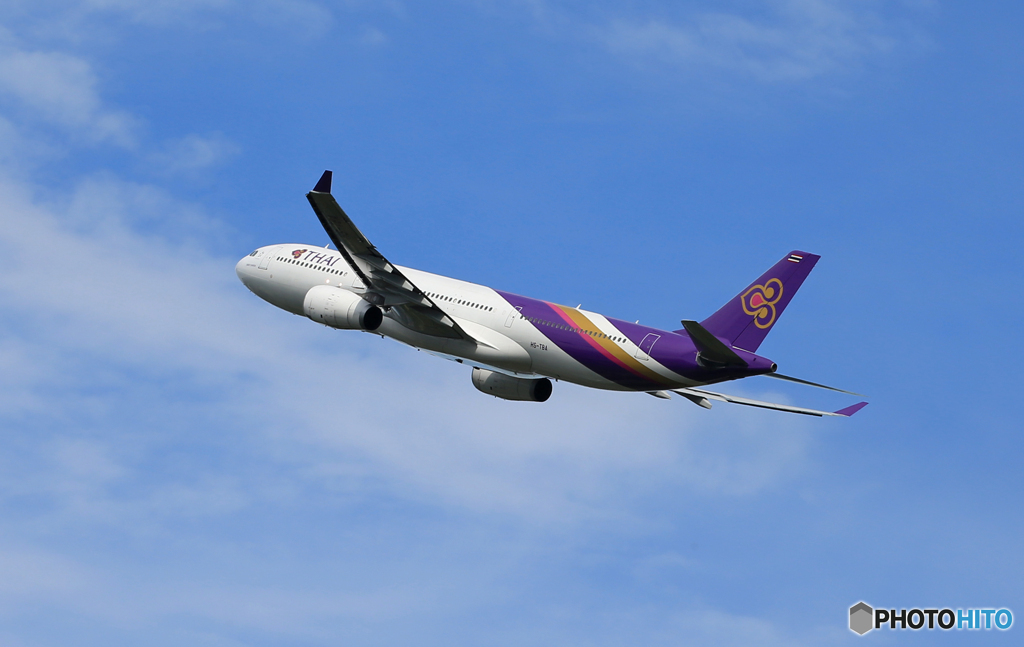「青」 Thai A330-343 HS-TBA Takeoff  