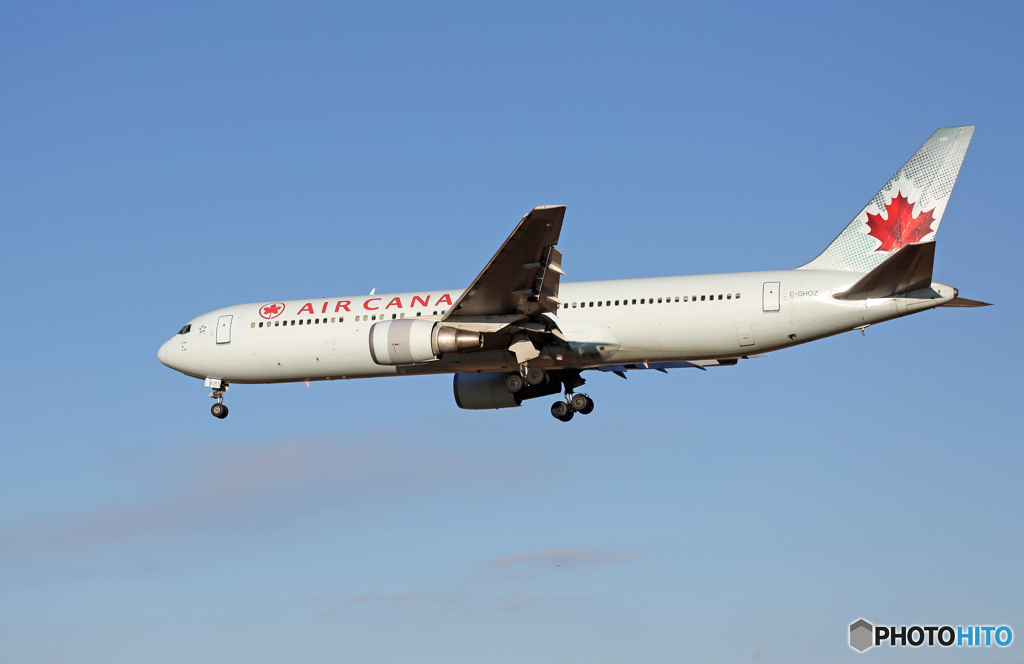 「青色」 Air Canada 767-375 C-GHOZ Landing