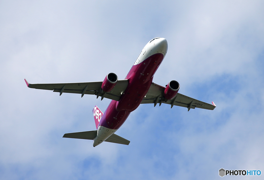 「青の空 」peach A320-214 JA10VA  出発です