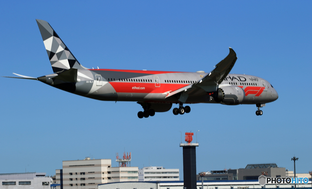 「空色」ETIHAD 787-9 A6-BLV  着地前