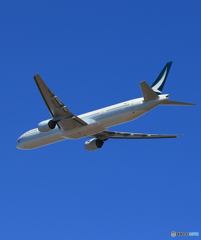 「青が好き」 Cathay 777-367 B-HNJ離陸します