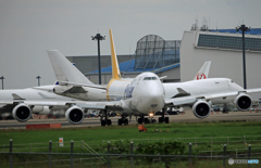 「くもり」POLAR 747-8  出発します