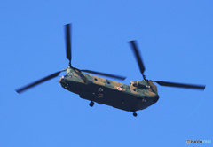 「青い空」と    C H - 4 7　ヘリ