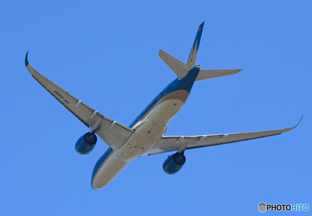 「真青の空」 Vietnam A350-941 VN-A888離陸