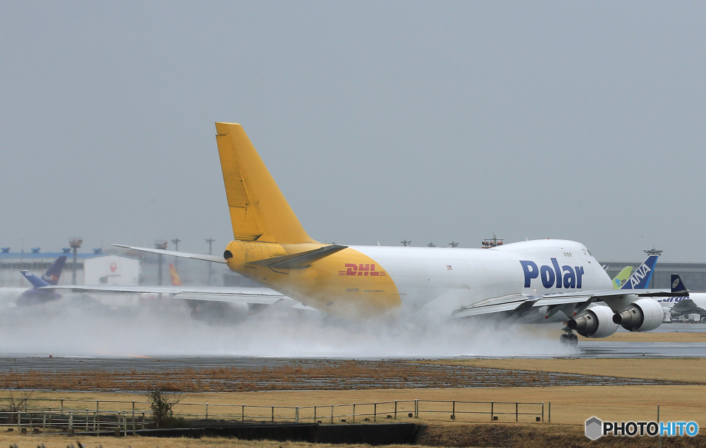 「雨」 POLAR 747 N452PA Takeoff 