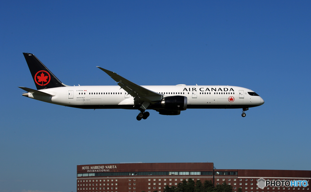 「青色が好き」 Air Canada 787-9 C-FRTW 到着