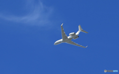 [青い空] 不明なプライベート機GET 離陸