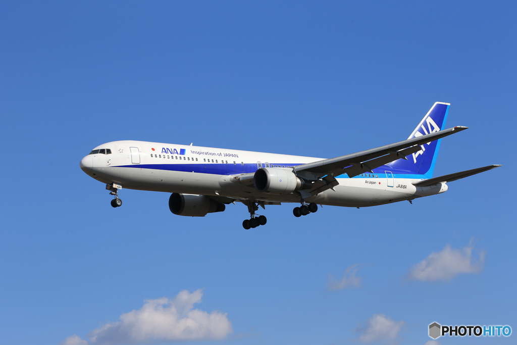 「ぶるー」 ANA 767-381 JA616A 着陸します