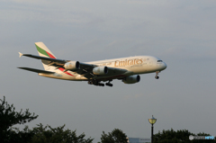  「晴れ」 エミレーツ航空 A380-861 A6-EDC 到着です
