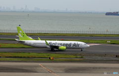 「くもり」ソラシド ７３８−８００  JA811X  Takeoff