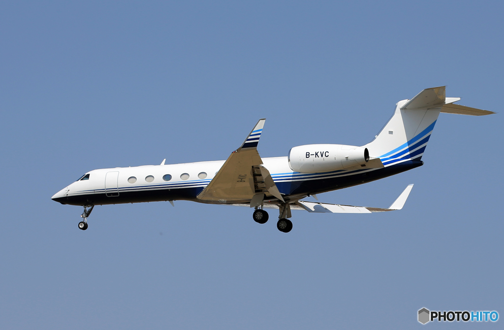 「真青の空」 メトロジェット ガルフ G550 B-KVC着陸