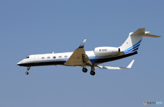 「真青の空」 メトロジェット ガルフ G550 B-KVC着陸