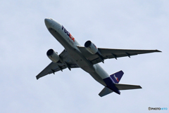 「青が大好き」FedEx 777-FS2   出発します