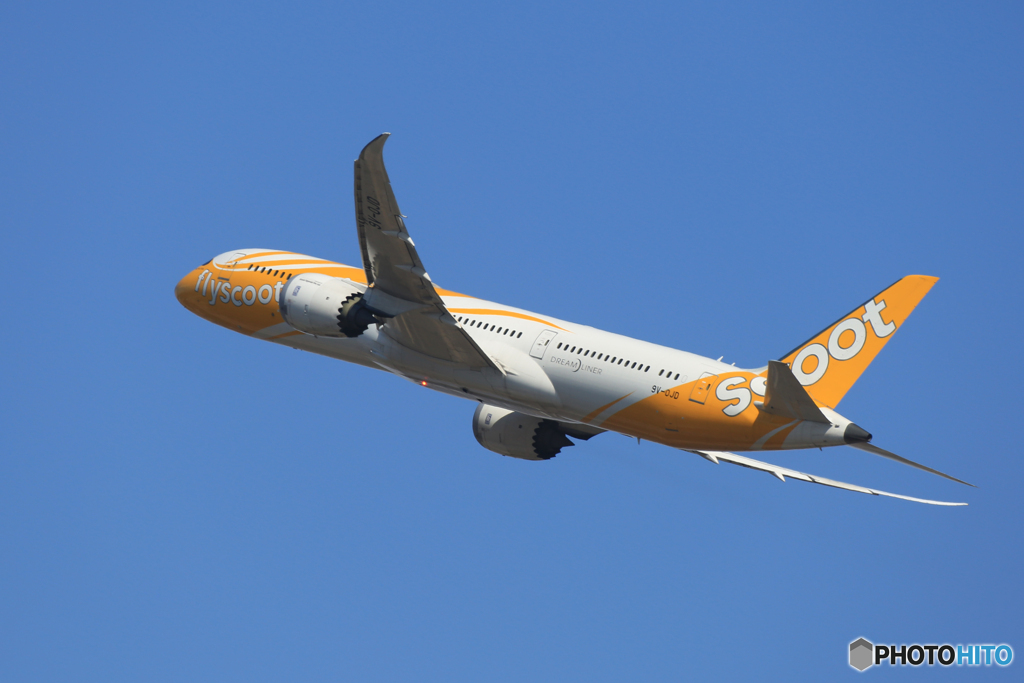  「晴れ」 スクート７８７−９ 9V-OJD  Takeoff 