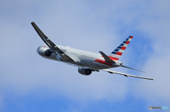 「良い雲」American 777-200 N836AA Takeoff  