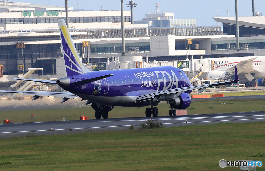 「空色」 フジドリーム ERJ-175 JA06FJ 離陸します
