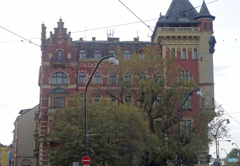 チェコ（３２８）プラハの教会・トラムの架線も入れて