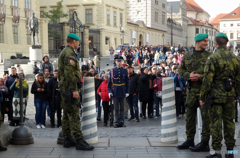 チェコ（９１０）プラハ城・衛兵の交替式