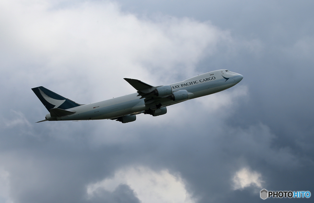 「曇り」CATHAY 747-867F B-LJA Takeoff 