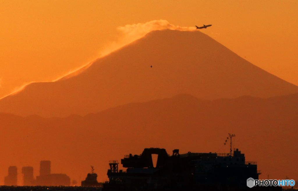 「東京湾」富士山の夕暮れと・飛行機