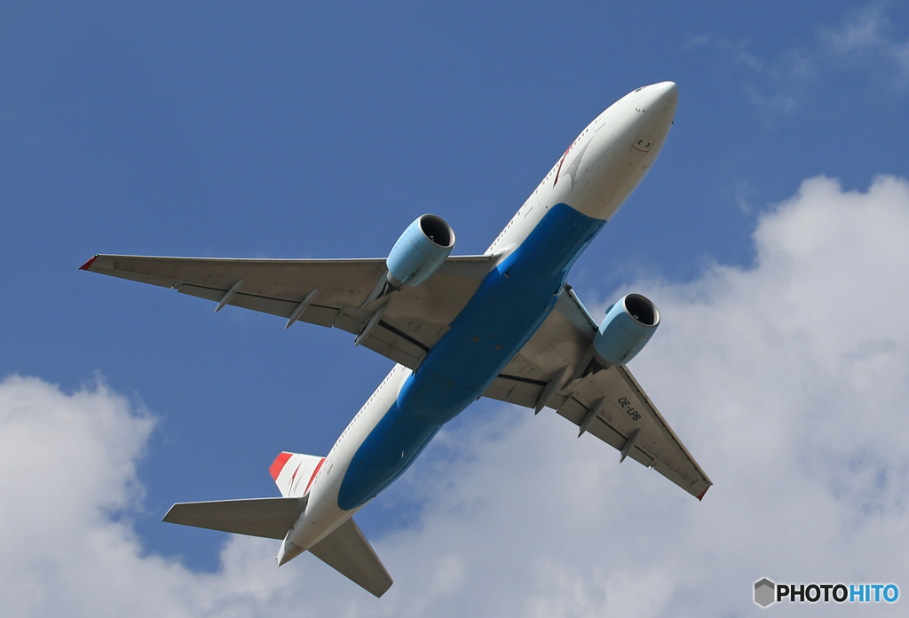 「真青の空」 Austrian 777-2Z9 OE-LPB 離陸