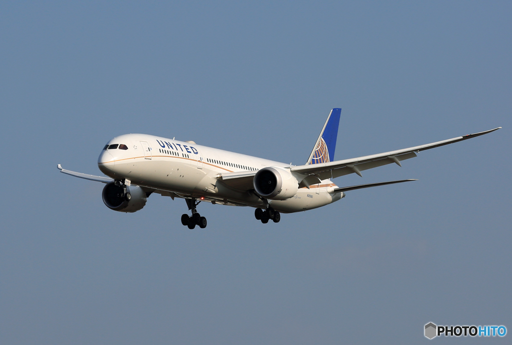 「Blue」 UNITED 787-9 N26960 着陸します