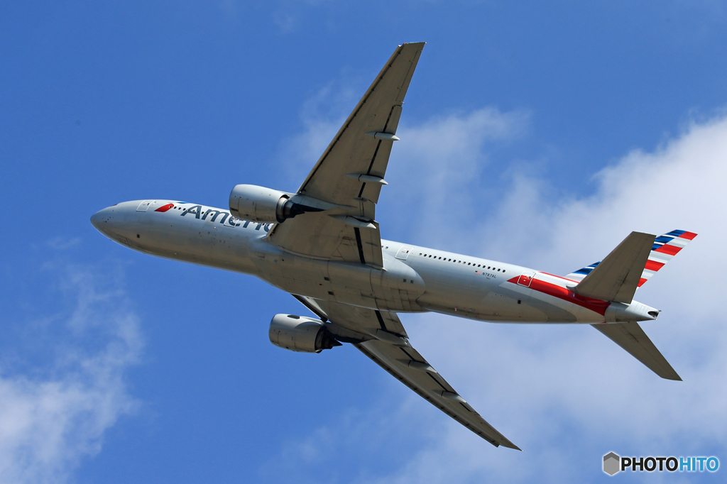 [青い空] American 777-200 N787AL 離陸
