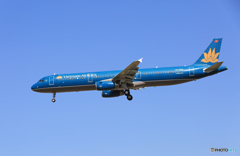 [青い空] Vietnam A321-231 VN-A602 到着 