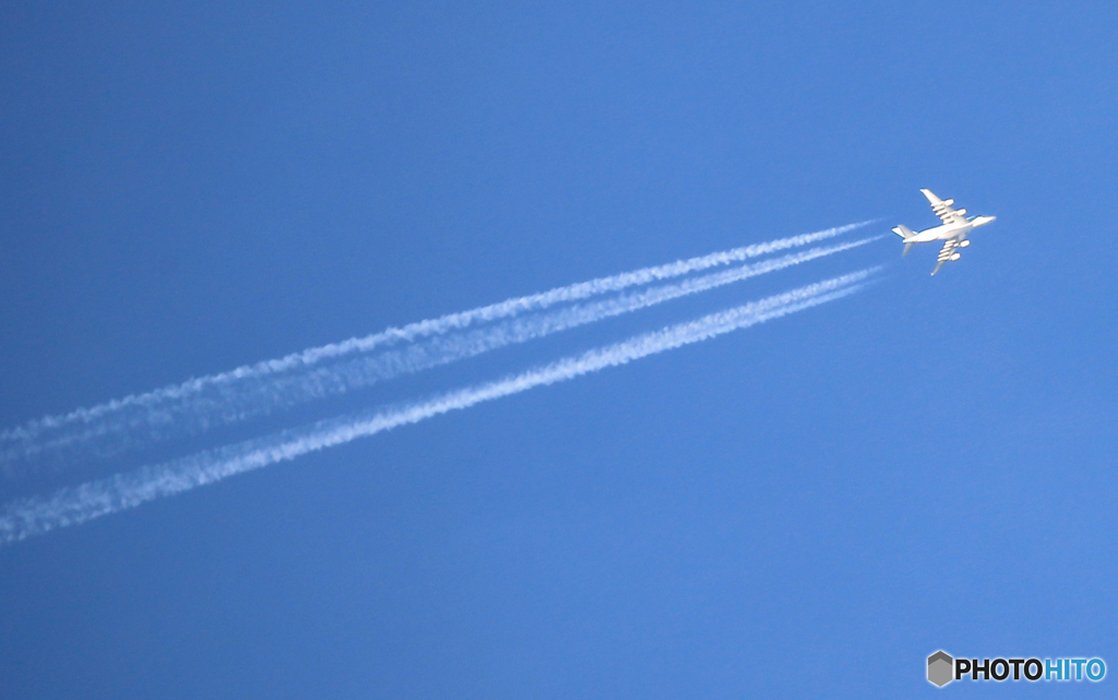 「群青色」飛行機雲　A３８０ 10,000m