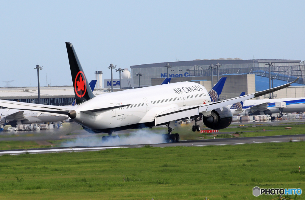 「青色が好き」 AIR CANADA 787-9 C-FNCE 着陸します