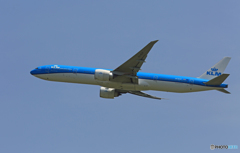 「スカイ」 KLM 777-306 PH-BVP 出発です