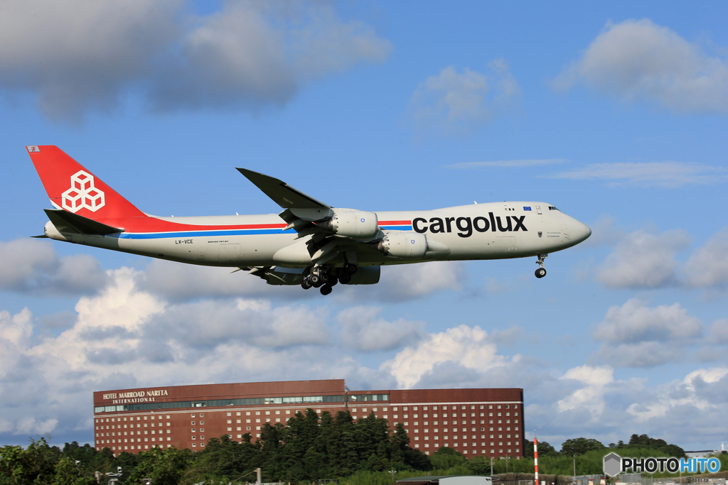 「青が好き」 Cargolux 747-8 LX-VCE 着陸します
