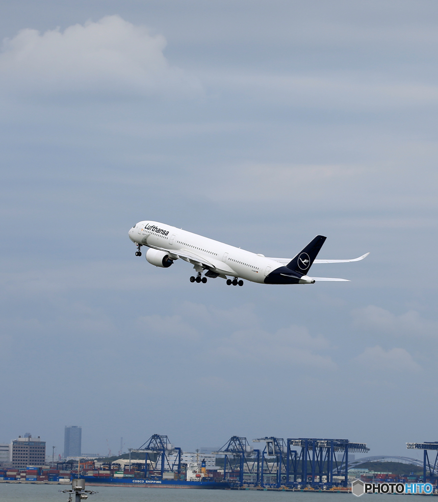 「スカイ」Lufthansa A350-941 Takeoff  
