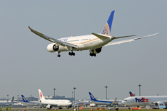 「良い空～」 UNITED 787-8 N27901 Landing