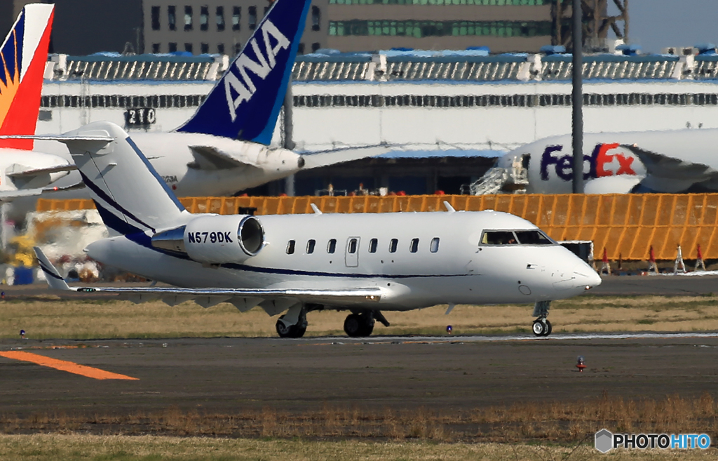 「SKY」 Private カナディア CL-600 N579DK 出発です