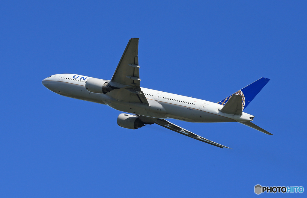 「青い日」UNITED 777-222 N213UA Takeoff 