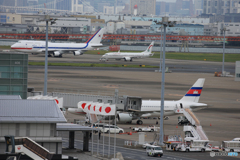 「曇り」羽 田 空 港 の 風 景 を 見 る