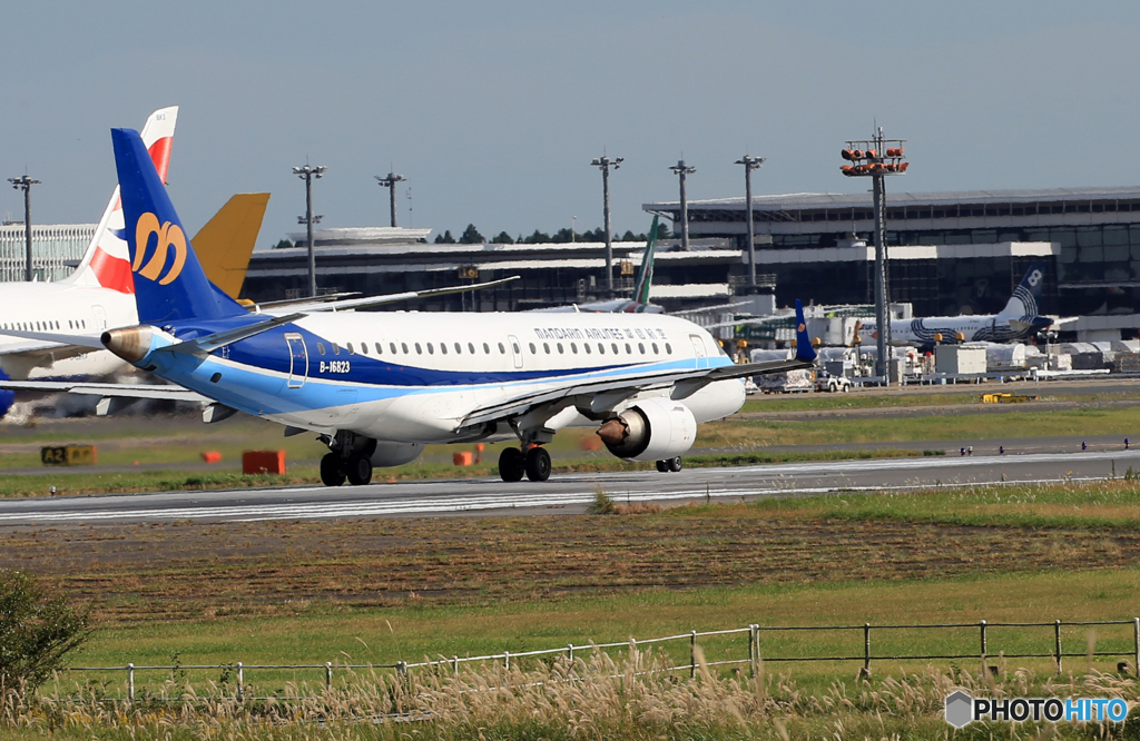 ☀「あおぞら」 マンダリン航空ERJ-190 B-16823 Takeoff  