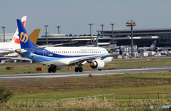 ☀「あおぞら」 マンダリン航空ERJ-190 B-16823 Takeoff  