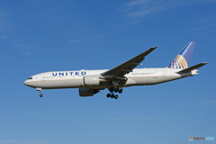 ☀「あおぞら」 UNITED 777-222 N221UA 到着