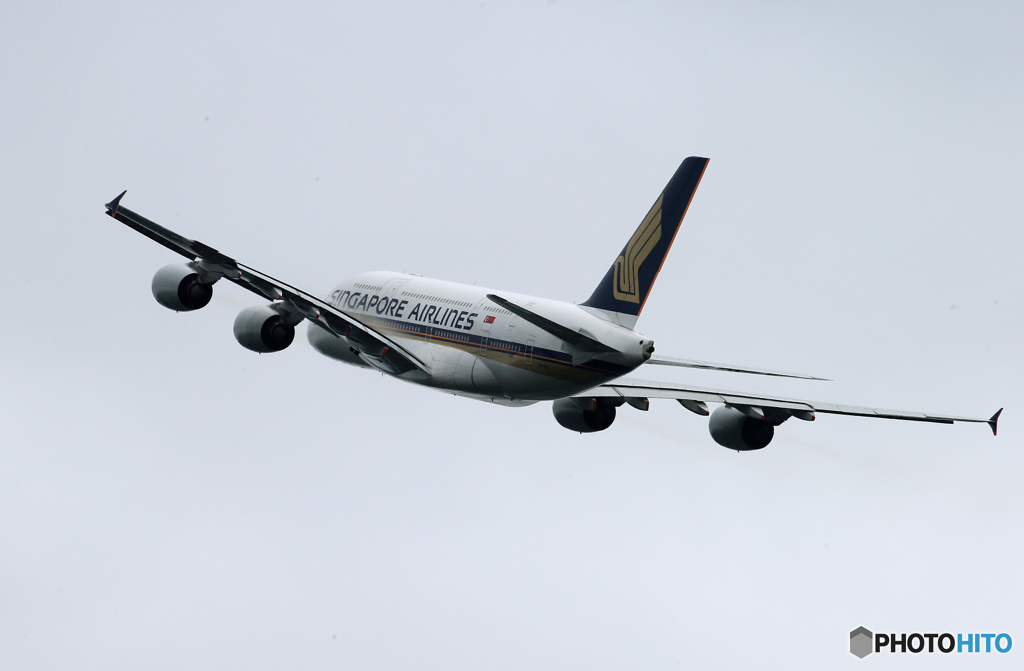 「くもり」 Singapore A380-841 9V-SKO Takeoff 