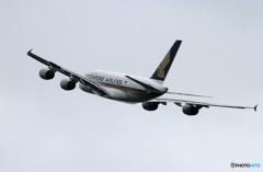 「くもり」 Singapore A380-841 9V-SKO Takeoff 