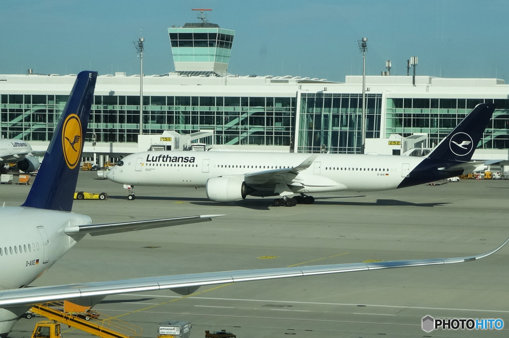 ミュンヘン空港で　乗る飛行機を見つける