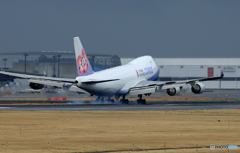 「雨」 China 747-400 B-18709 Landing