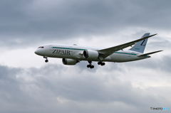 「曇り」ZIPAIR  787-8 は貨物運用に　Landing
