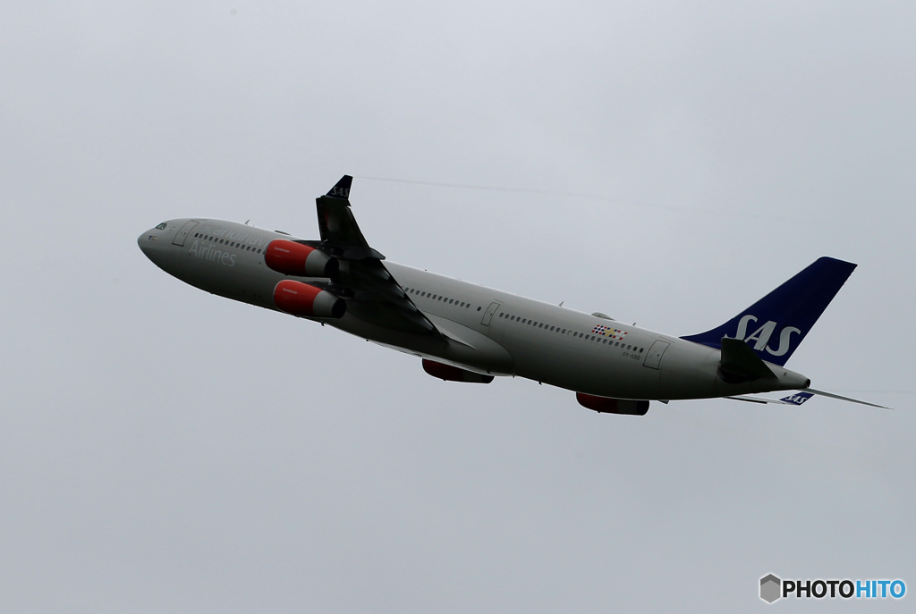 「くもり」SAS A340-313 OY-KBD Takeoff  