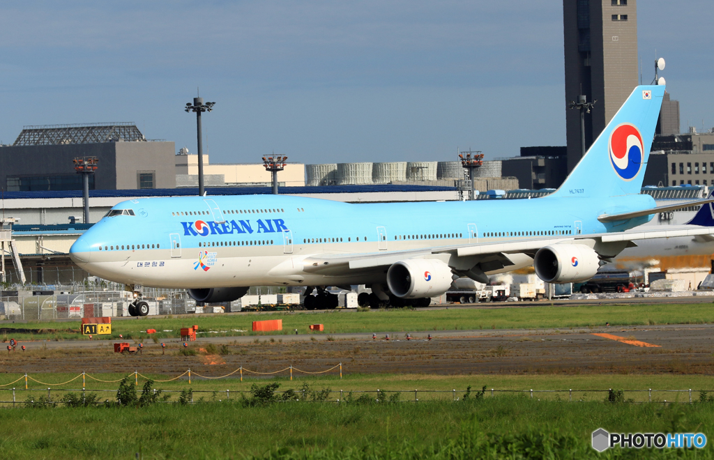 「青が好き」 Korean 747-8 HL7637 出発
